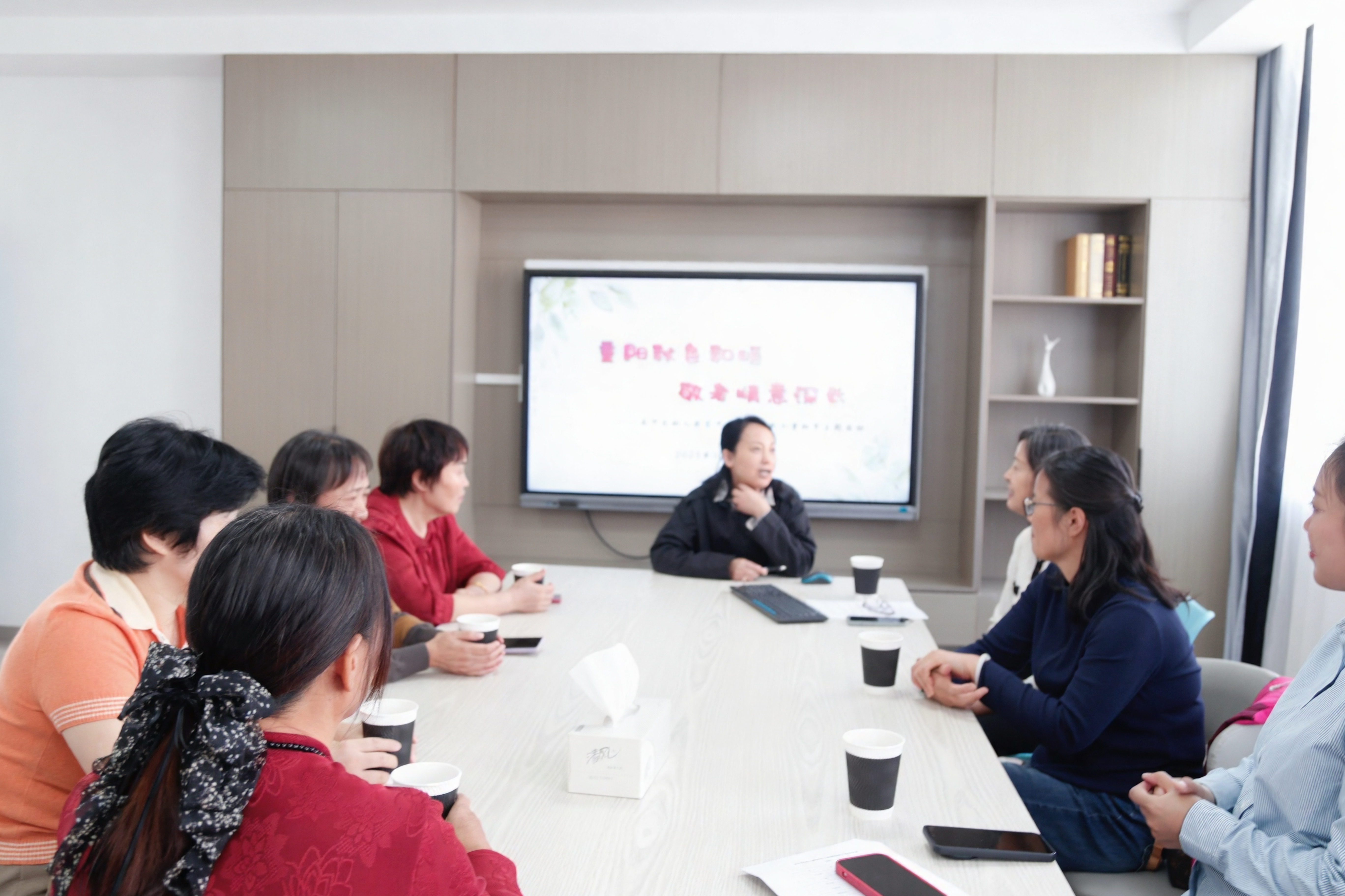 重阳秋色和暖 敬老情意深长 ——吴中区幼儿教育中心园退休教工重阳节主题活动